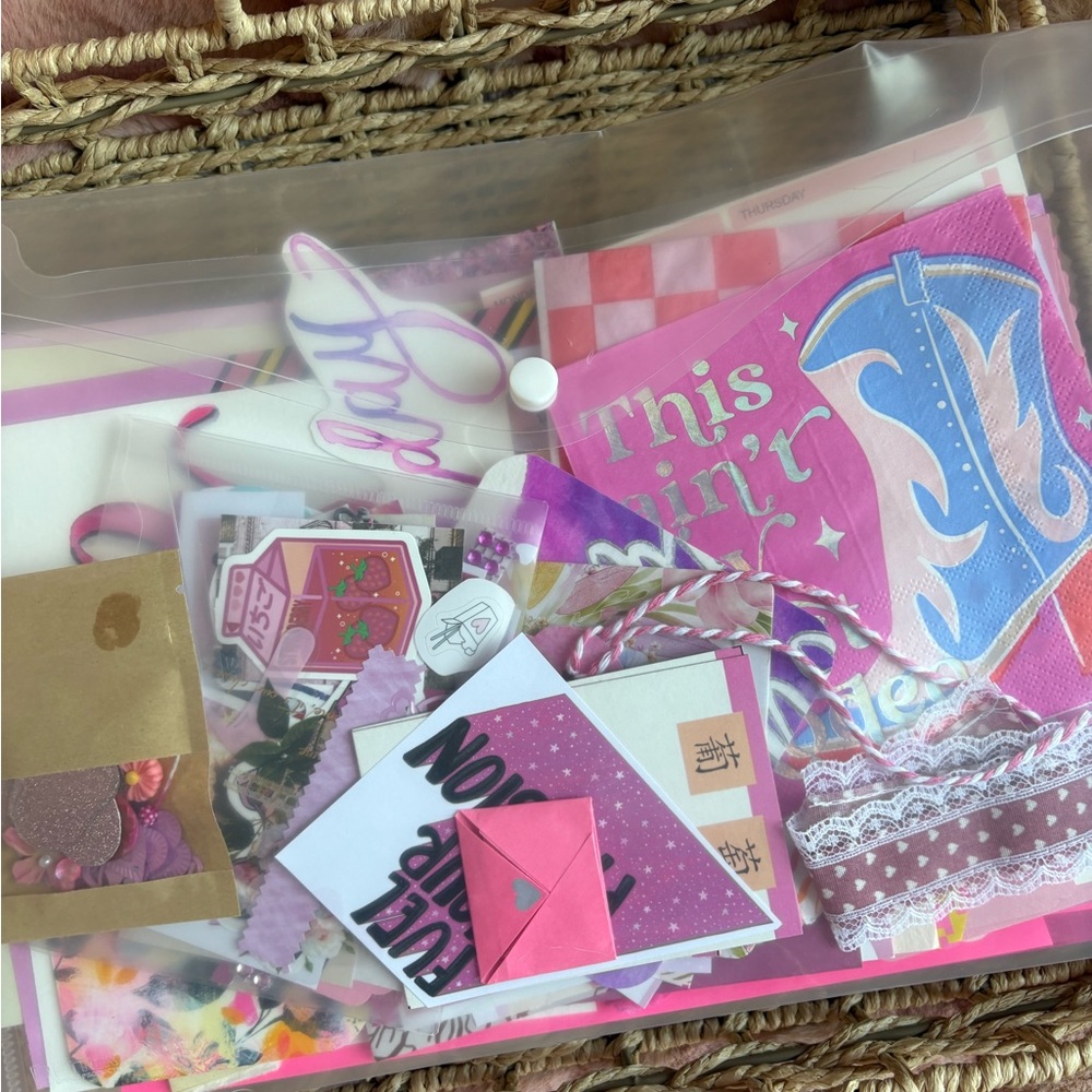 ๐sold๐ Pink Junk Journal Pack 100+ Pieces of Ephemera - Picture 9 of 11